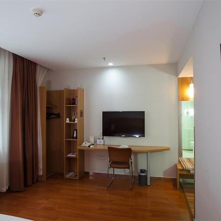 Отель Ibis Luoyang Hi Tech Dev Zone Экстерьер фото