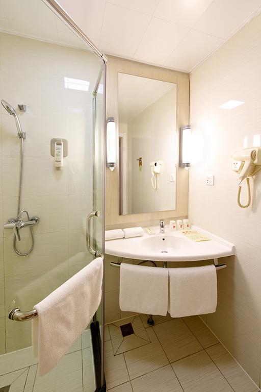 Отель Ibis Luoyang Hi Tech Dev Zone Экстерьер фото