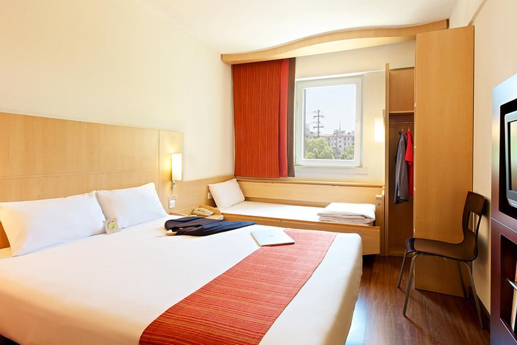 Отель Ibis Luoyang Hi Tech Dev Zone Экстерьер фото