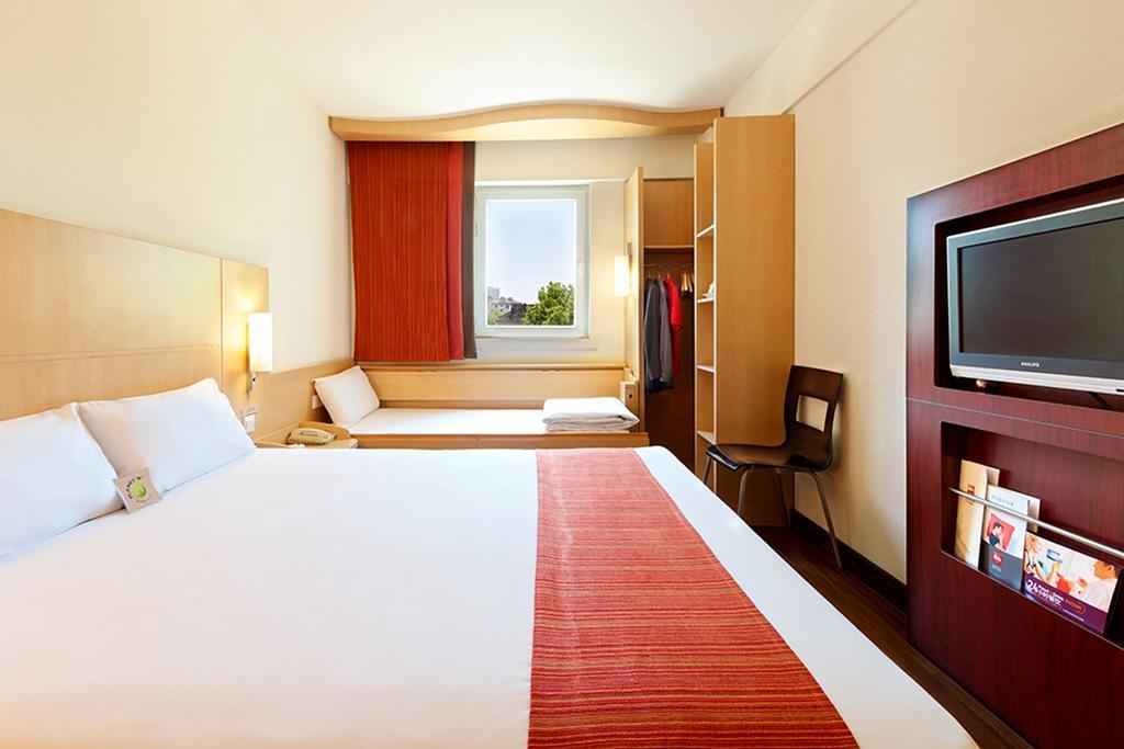 Отель Ibis Luoyang Hi Tech Dev Zone Экстерьер фото