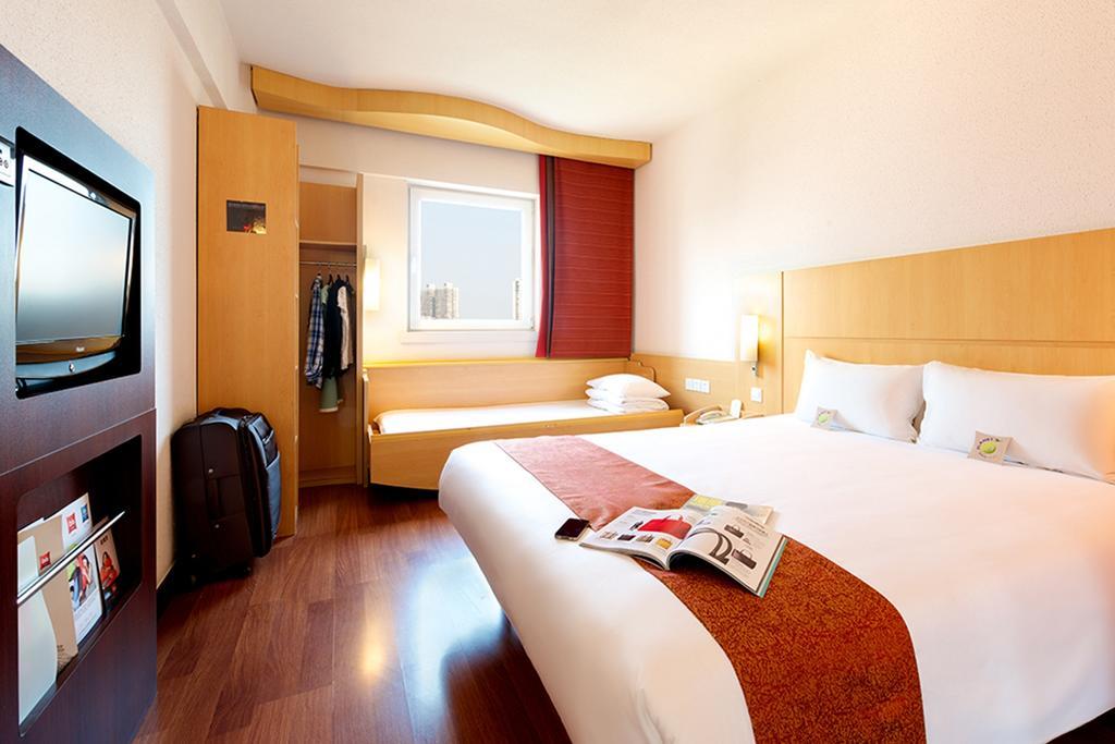 Отель Ibis Luoyang Hi Tech Dev Zone Экстерьер фото