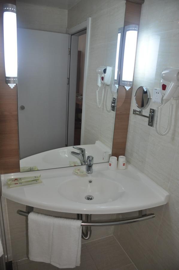 Отель Ibis Luoyang Hi Tech Dev Zone Экстерьер фото